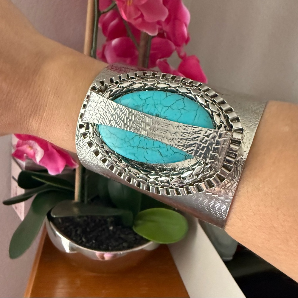 Chunky Silver-Tone Cuff Bracelet w/ Faux Turquoise Stone Boho Statement Jewelry🩵
